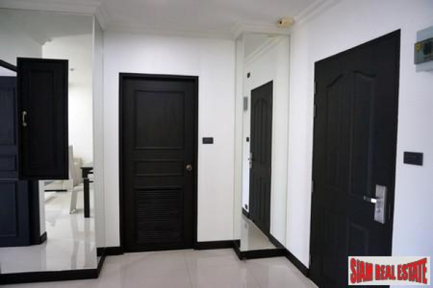 Quick Sale! Beautiful Newly Renovated 2 Bedrooms Apartment for Sale on Pratumnak Hills-9