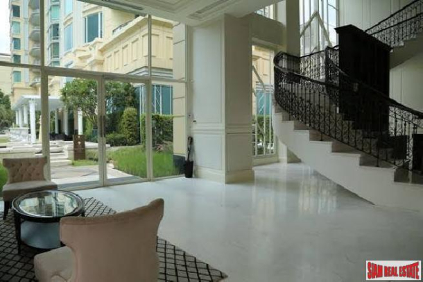 Royce Private Residence | Private Luxurious and Modern Three Bedroom Apartment for Rent in Phromphong.-3