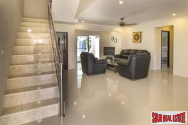 6 Bedrooms Luxurious Pool Villa in Pattaya - property with a return on investment of 15 percent-3