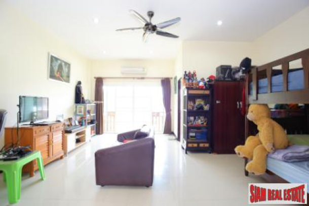 Spacious 4 bedroom family home with swimming pool for sale in Chiang Mai-8