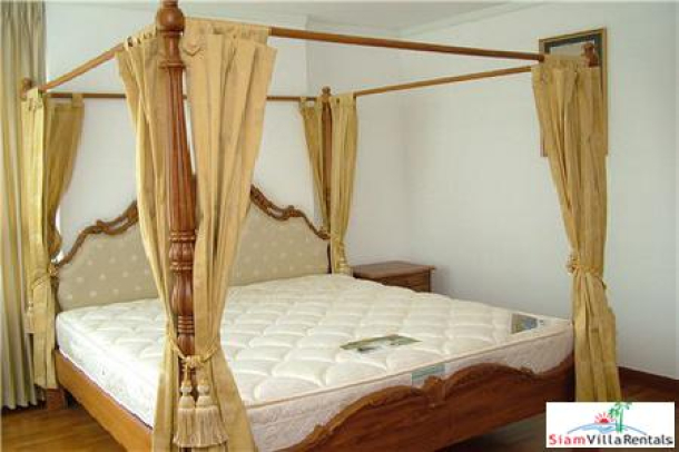 Baan Siri Sukhumvit 13 | Nice Three Bedroom Condo for a Good Price at  Asoke BTS-10