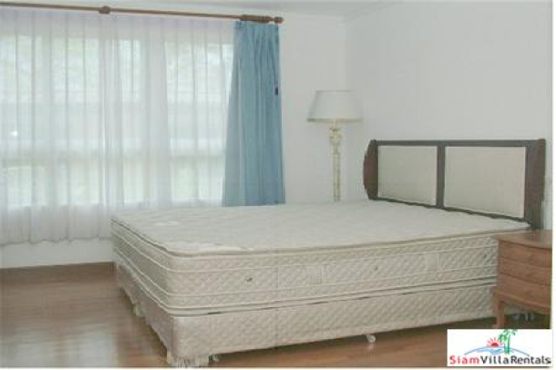Baan Siri Sukhumvit 13 | Nice Three Bedroom Condo for a Good Price at  Asoke BTS-12
