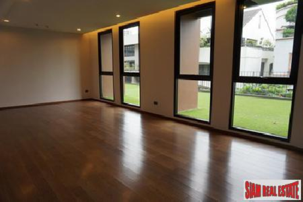 Brand New Luxury 3 bedroom. 5 mins to Chong Nonsi BTS.   Beautiful View on Quiet Soi.-2