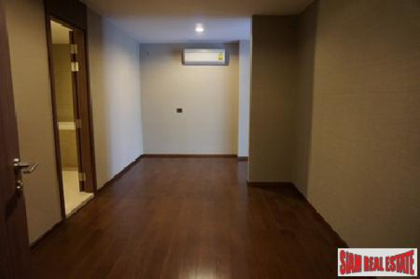 Brand New Luxury 3 bedroom for a family or investment. 5 mins   walk to Chong Nonsi BTS.-9