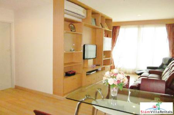Excellent location 1 bed plus 1 working room in Sathorn. Life at Sathorn 10.-1