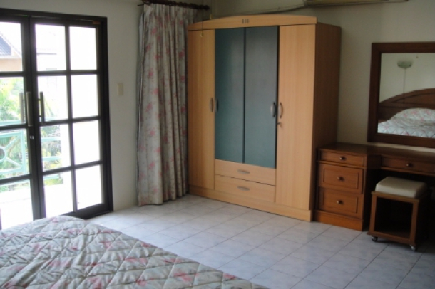Quiet Home and Conveniently Located in Central Patong-10