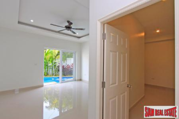 Modern Three-Bedroom Beach House Pool Villa in Banglamung Pattaya-11