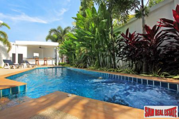 Modern Three-Bedroom Beach House Pool Villa in Banglamung Pattaya-16