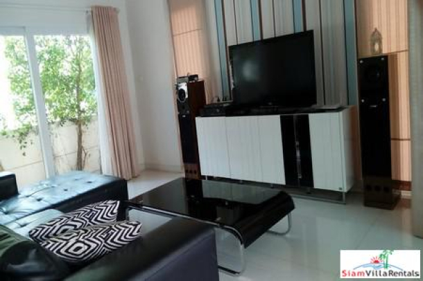 Modern Three-Bedroom Beach House Pool Villa in Banglamung Pattaya-10