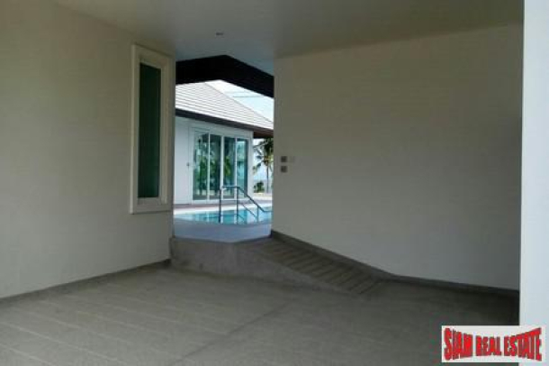 Modern Four-Bedroom Beach Front  Pool Villa with unobstruct seaview in Pattaya-11