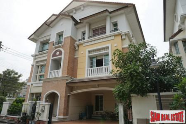 4 Bedroom Family Home in Sahthorn. Gated Compound. Best Deal in Sathorn.-1