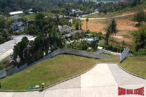 556 sqm land for sale with great views of Loch Palm, Kathu-1