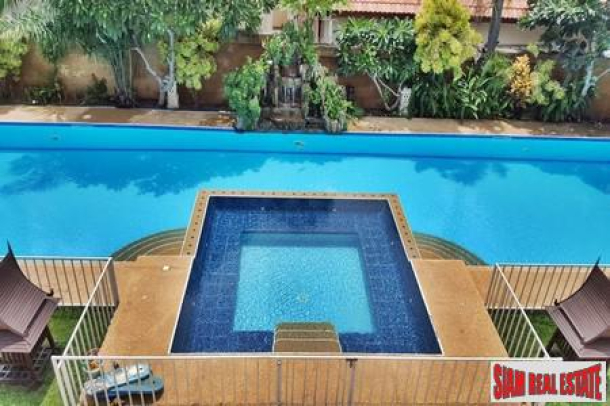 Luxurious 5 Bedrooms Pool Villa in Secure Village Located on The Best Location of Pattaya & Just 200 Meters from Jomtien Beach-1