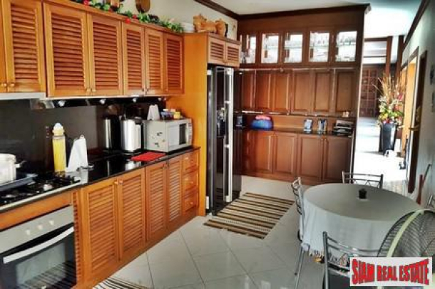 Two Storey 3 Bedrooms with Private Pool House with Large Garden in the Heart of Pattaya-13