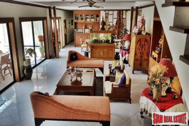 Luxurious 5 Bedrooms Pool Villa in Secure Village Located on The Best Location of Pattaya & Just 200 Meters from Jomtien Beach-8
