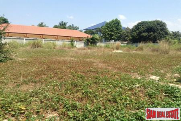 Beautiful Plot of Land in a Prime Area in Pattaya with Access to Road-Near Macro, Big C, Tesco Lotus-1