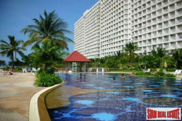Nice Studio Apartment located in Jomtien - Short Walk to beach and Easy access to baht bus trip into Pattaya City Center.-1