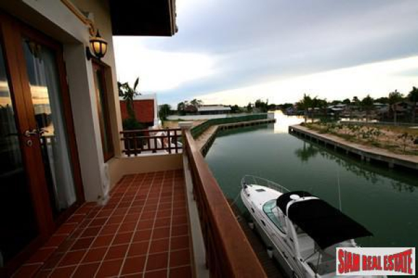 Super Luxury Housing Development With Boat Mooring Facilities in Pattaya-1