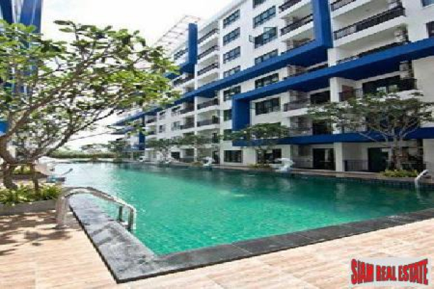 Modern Low Rise 1 Bed Condo Near Many Shoppings and Attractions-2