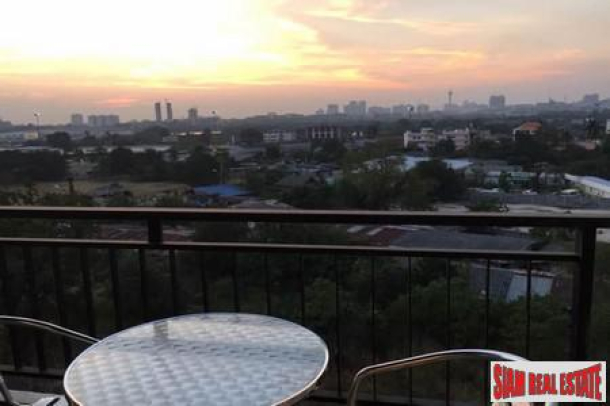 Modern Low Rise 1 Bed Condo Near Many Shoppings and Attractions-5