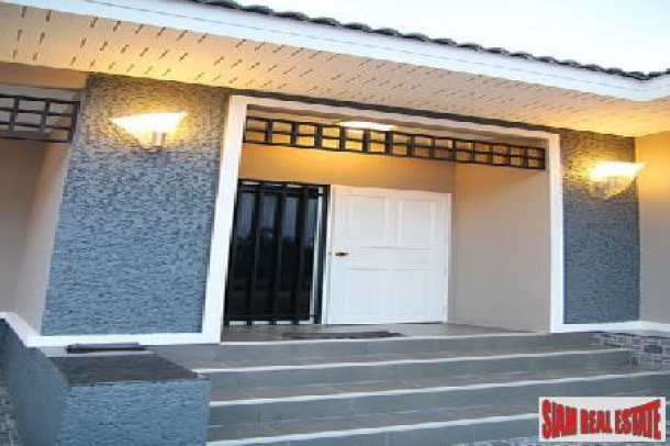Detached House with Private Pool Near Lake in Pattaya-6