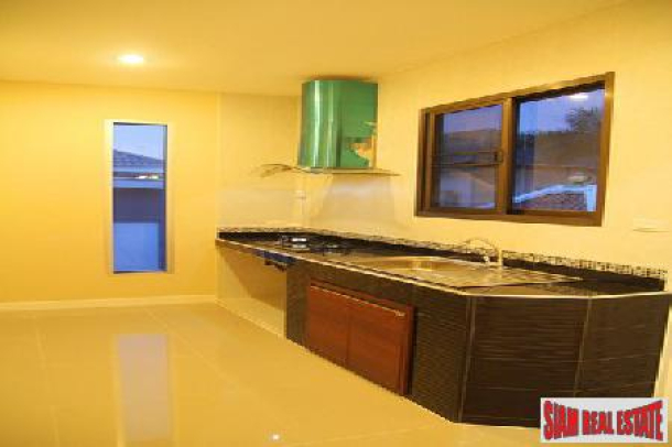 Detached House with Private Pool Near Lake in Pattaya-9
