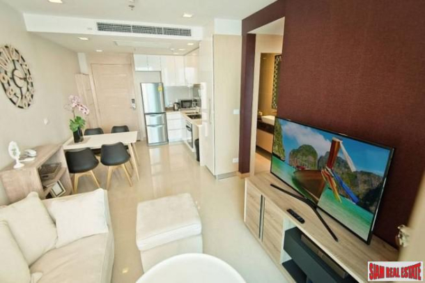 New Luxuriouse Modern Highrise Condo on Wongamat-Absolute Beachfront on Wongamat Beach-4