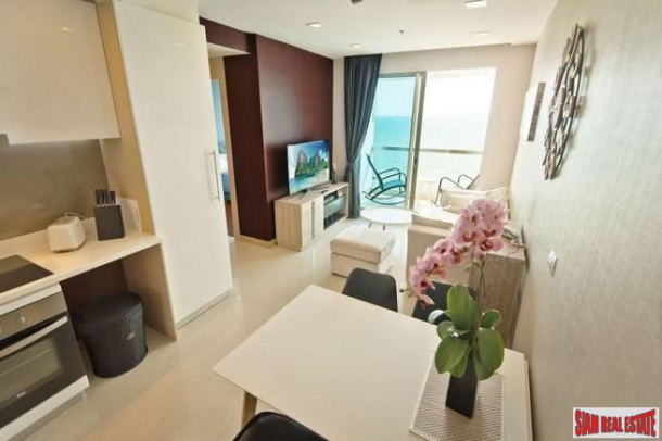 New Luxuriouse Modern Highrise Condo on Wongamat-Absolute Beachfront on Wongamat Beach-9