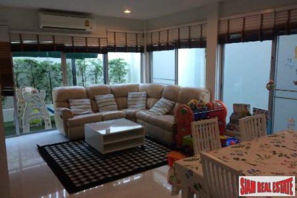 Spacious Family House Located in a Serene Oasis in Middle of Bangkok-1