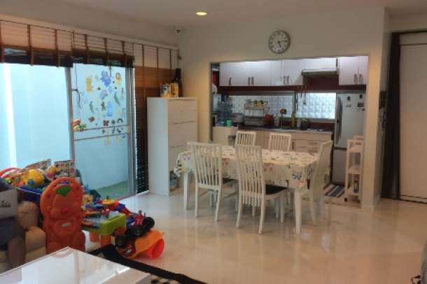 Spacious Family House Located in a Serene Oasis in Middle of Bangkok-6