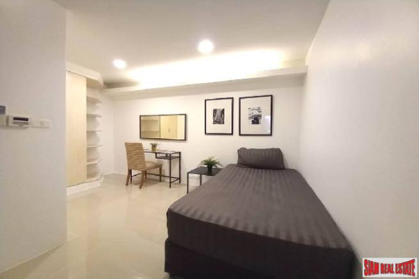 Super Luxury Absolute Beachfron  1 Bedroom Condominium in Pattaya-15