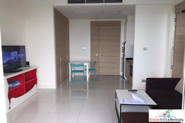 Super Luxury Absolute Beachfron  1 Bedroom Condominium in Pattaya-9