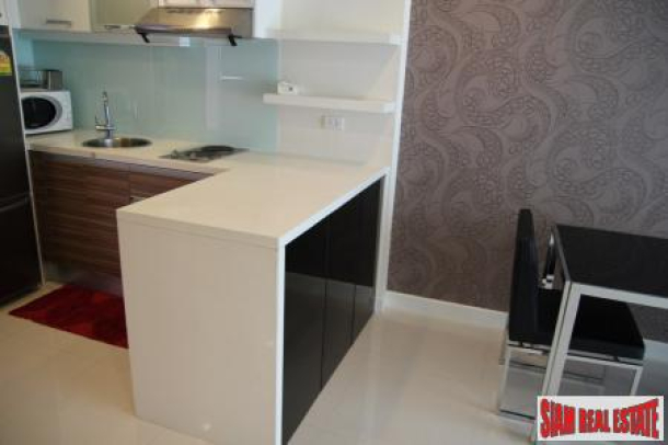 Best value 2 bedroom condo, modern and secure, 2 min walk to shops, central Pattaya-5