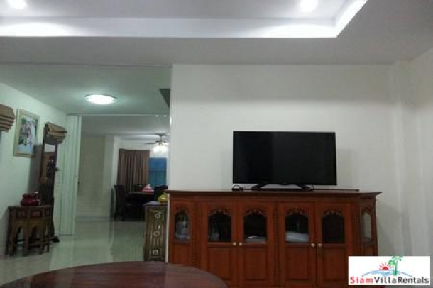 3 Bedroom House with outdoor jacuzzi for Rent in East Pattaya-13