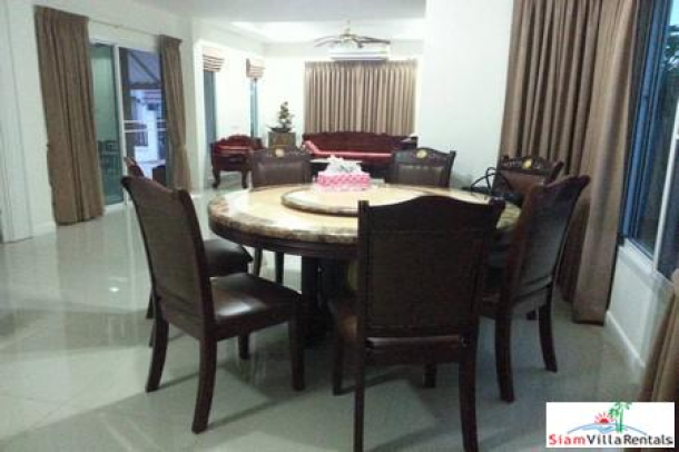 3 Bedroom House with outdoor jacuzzi for Rent in East Pattaya-16