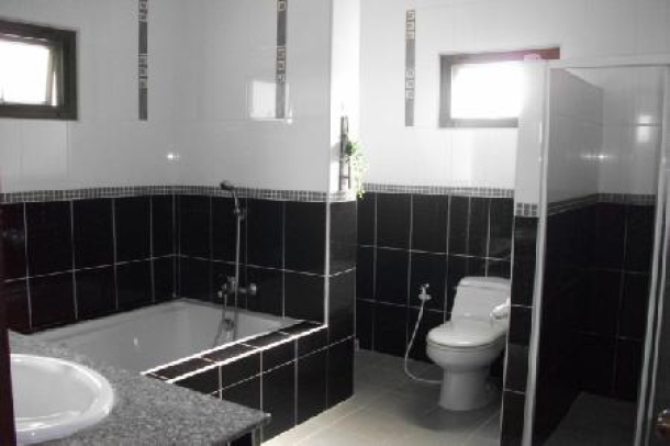 Three Bed, Three Bathroom House on 500sq.m. of Land For Long Term Rent - East Pattaya-8