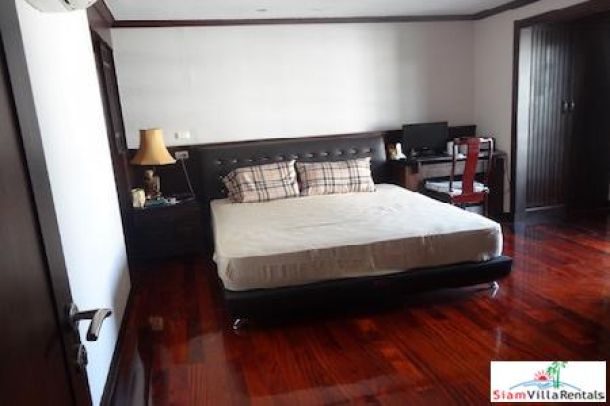 Large and Private Two Bedroom Condo in a Great Location, Chong Nonsi-10