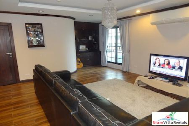 Large and Private Two Bedroom Condo in a Great Location, Chong Nonsi-4