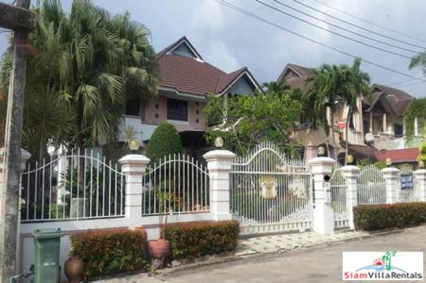 Pattaya City Center House -Large 3 Beds House on a Large Plot of Land in the Center of  Pattaya ( Sea Side ) for Long Term Rent-2