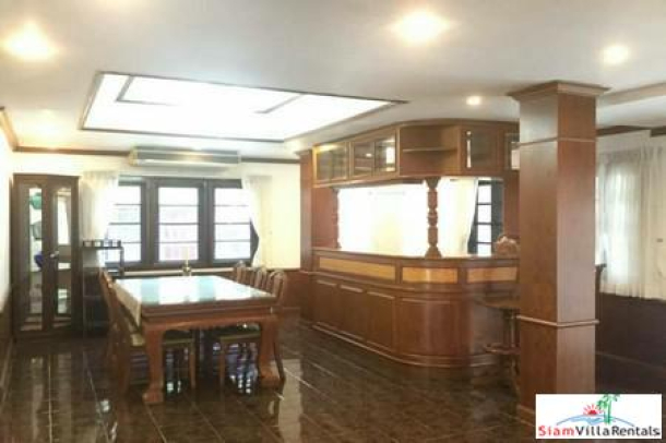 Pattaya City Center House -Large 3 Beds House on a Large Plot of Land in the Center of  Pattaya ( Sea Side ) for Long Term Rent-6