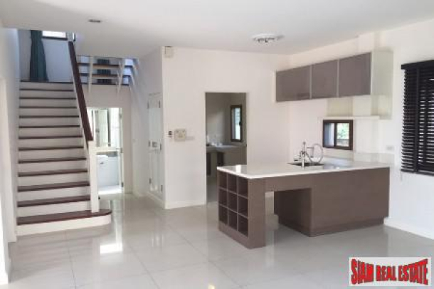 Three Bedroom Home in a Central Location, Bangna, Thailand-2