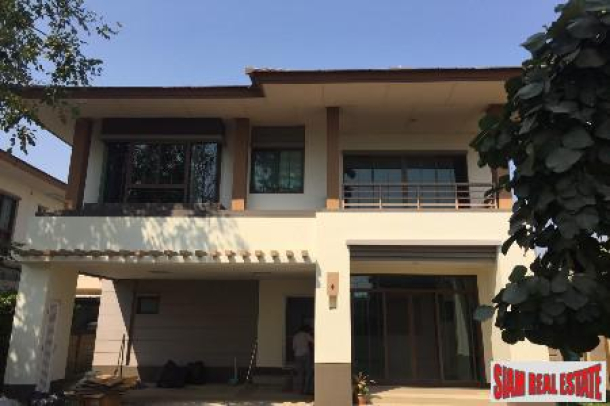 Three Bedroom Home in a Central Location, Bangna, Thailand-9
