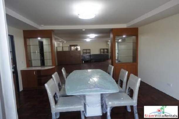 Freshly renovated, very large 3 bedroom family condo. Phrom Pong BTS.-2