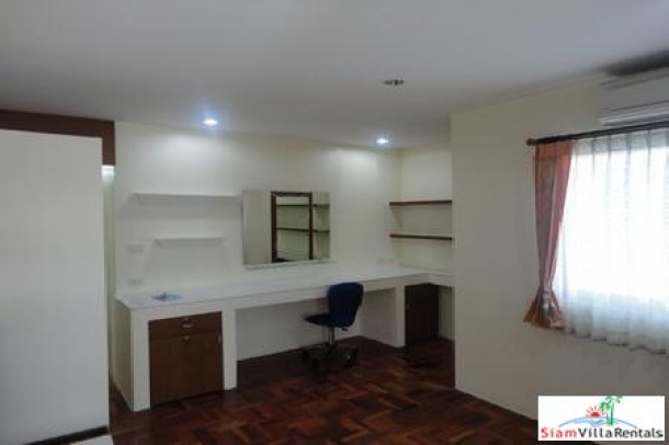 Freshly renovated, very large 3 bedroom family condo. Phrom Pong BTS.-4