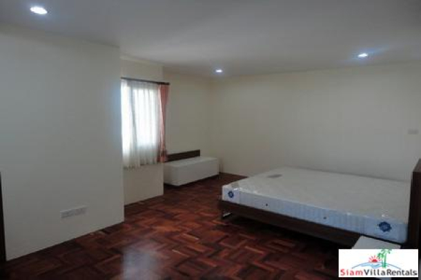 Freshly renovated, very large 3 bedroom family condo. Phrom Pong BTS.-6