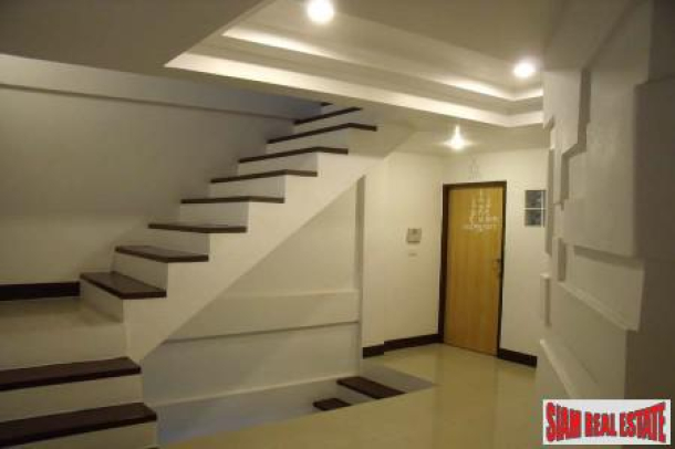 Large Townhouse for Sale in the Phra Khanong Area, Bangkok-5