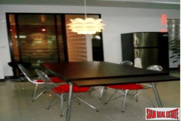 Large Townhouse for Sale in the Phra Khanong Area, Bangkok-9
