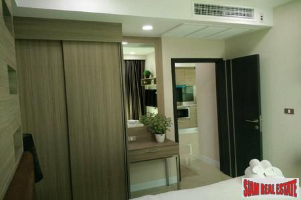 Luxury High Rise Condo - A Minute from Pattaya Beach ( 50% vendor financing with no interest over3 years )-15