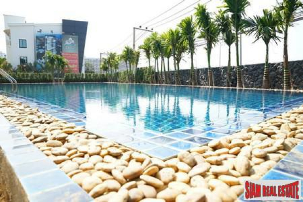 Luxury High Rise Condo - A Minute from Pattaya Beach ( 50% vendor financing with no interest over3 years )-3
