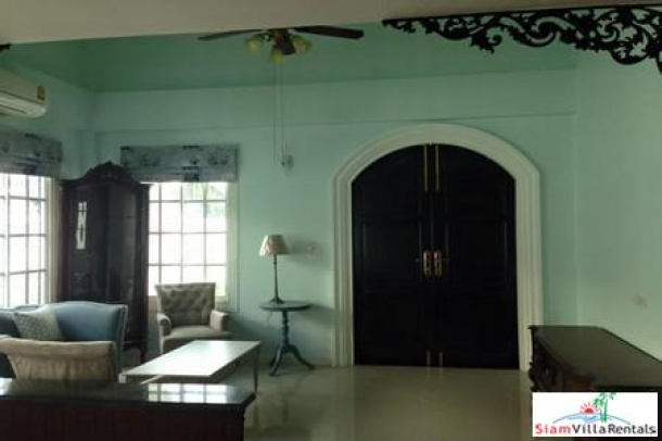 Fantasia Villa 3 | Large Four Bedroom Home Near BTS Bearing and Airport-12